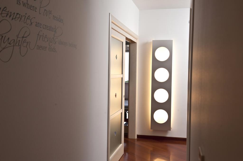 Apartment Sunny Split Room photo